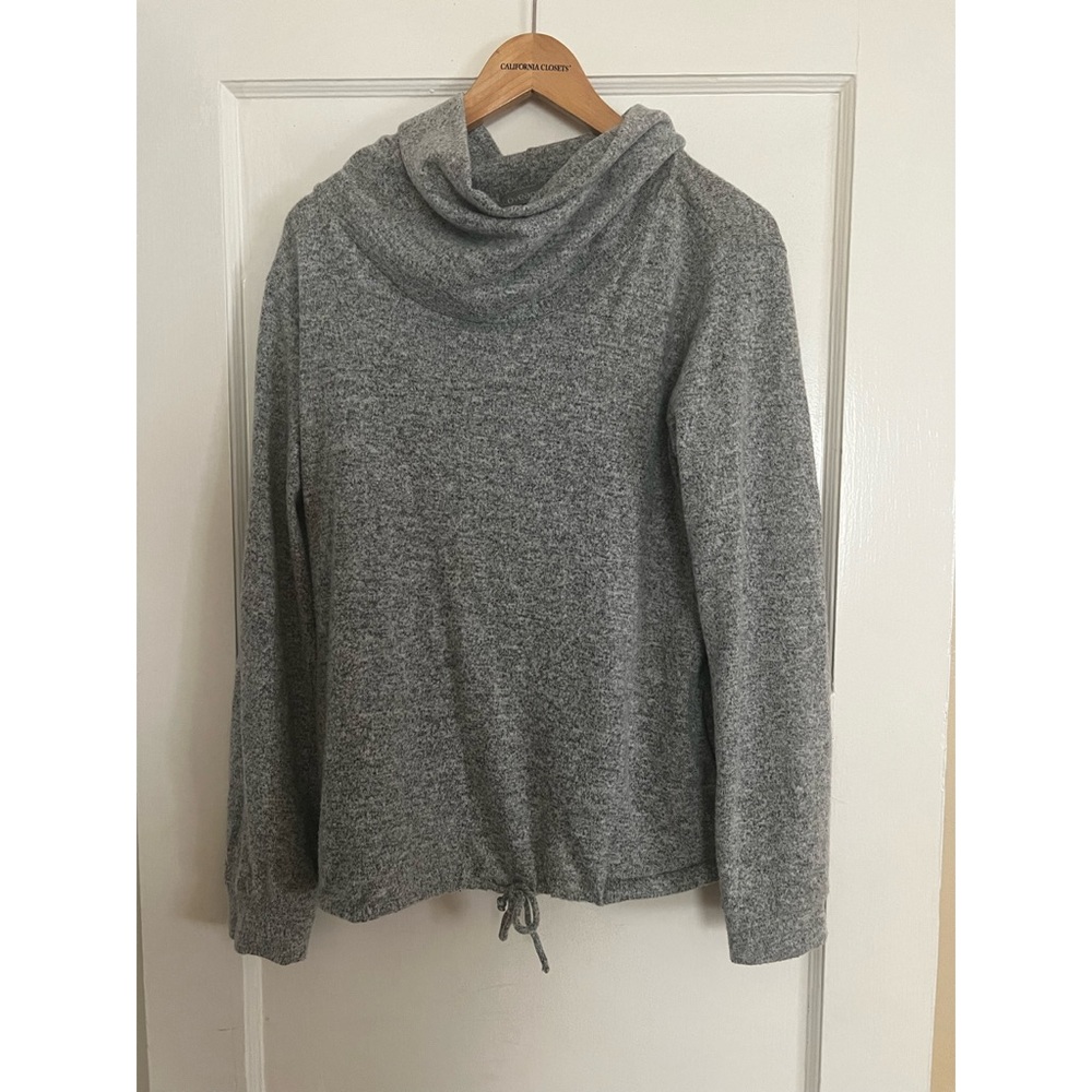 Loveapella turtleneck like new